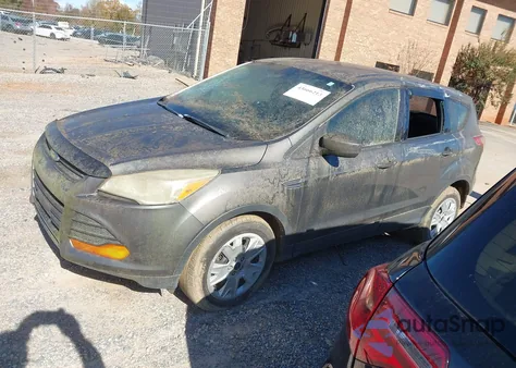 2014 Ford Escape S z USA, uszkodzony, nr VIN 1FMCU0F77EUD05545